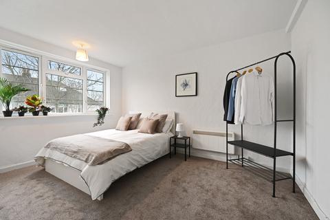 2 bedroom flat for sale, Beech Lawns, Finchley London N12