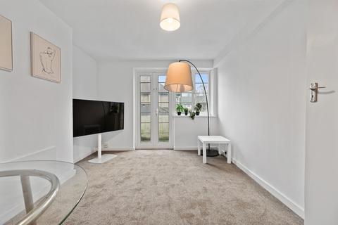 2 bedroom flat for sale, Beech Lawns, Finchley London N12
