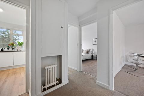 2 bedroom flat for sale, Beech Lawns, Finchley London N12