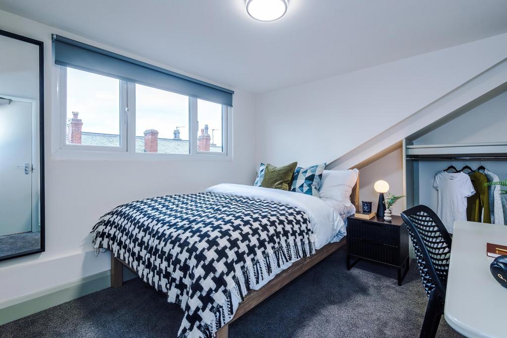 Bright, modern double bedroom with a comfortabl...