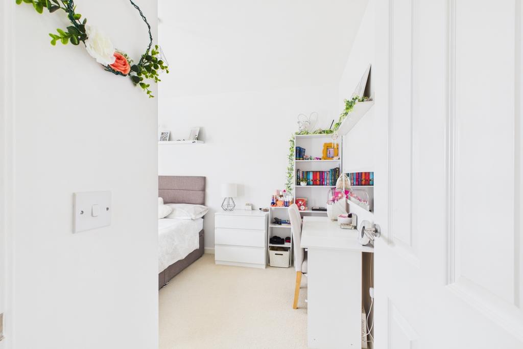 Another light filled double room with built in war