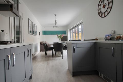 5 bedroom detached house for sale, Farmstead Street, Acklam