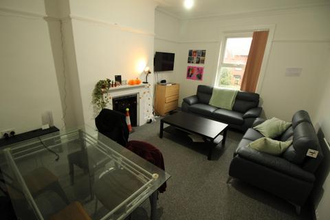 5 bedroom house to rent, Kelso Road, Leeds LS2