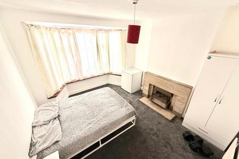 1 bedroom semi-detached house to rent, Cleveland Gardens, London, NW2