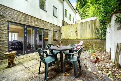 3 bedroom house to rent, Chestnut Close, Princes Road, BN2