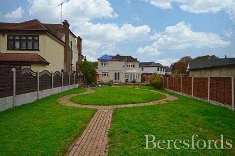 5 bedroom detached house for sale, Links Avenue, Gidea Park, RM2