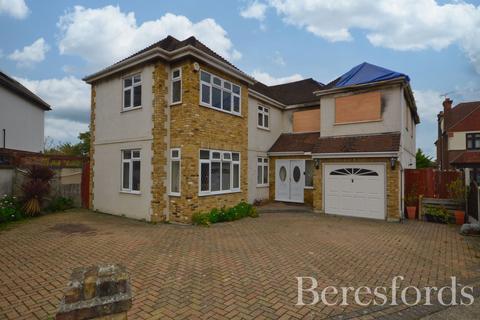 5 bedroom detached house for sale, Links Avenue, Gidea Park, RM2