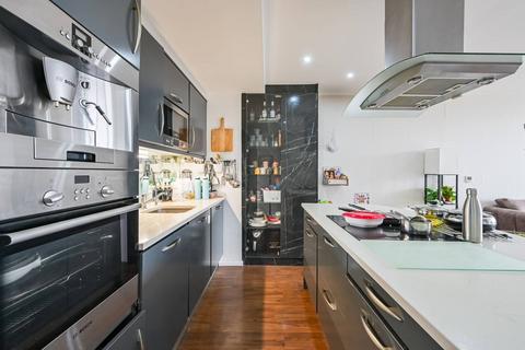2 bedroom flat for sale, Western Gateway, Docklands, London, E16