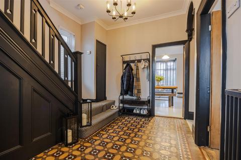 3 bedroom semi-detached house for sale, Ashby Road, Scunthorpe