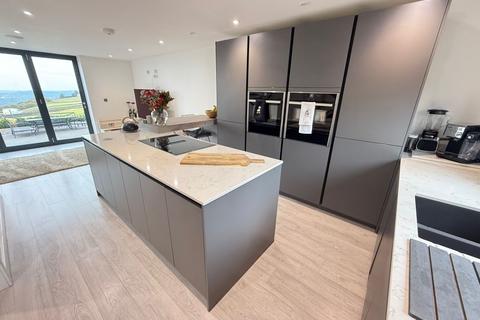 3 bedroom detached house for sale, Heath Hill Road, Halifax HX2