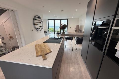 3 bedroom detached house for sale, Heath Hill Road, Halifax HX2