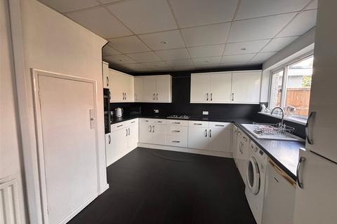 3 bedroom terraced house for sale, Tantony Grove, Chadwell Heath, RM6