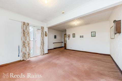 3 bedroom bungalow for sale, Davidson Avenue, Cheshire CW12