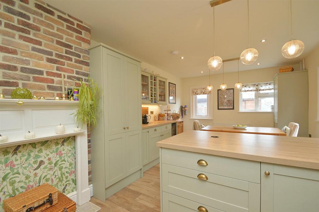 Resized Kitchen2.jpg