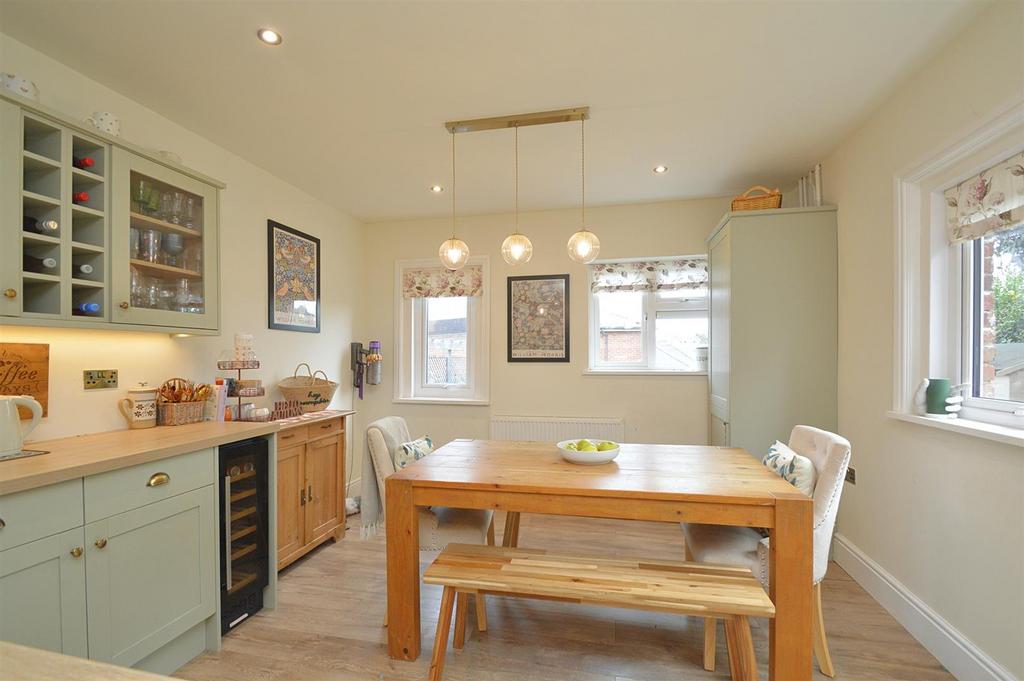 Resized Kitchen3.jpg