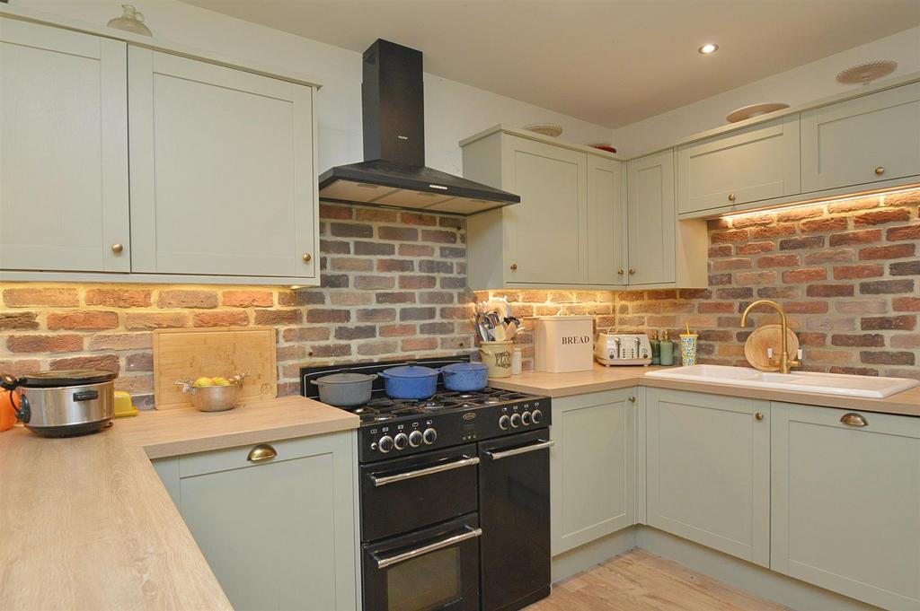 Resized Kitchen5.jpg