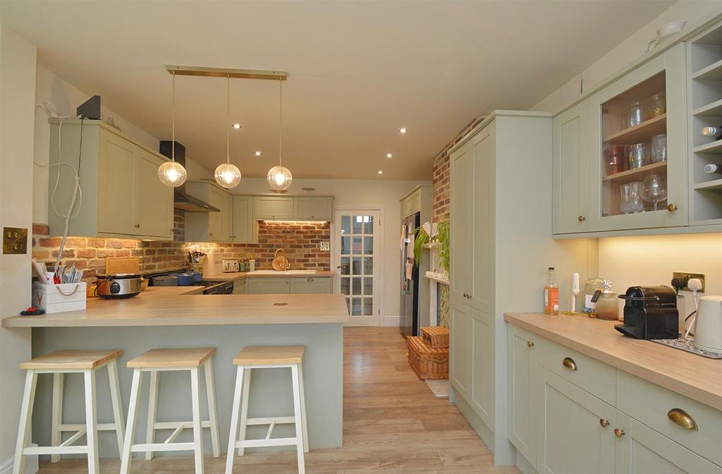 Resized Kitchen4.jpg