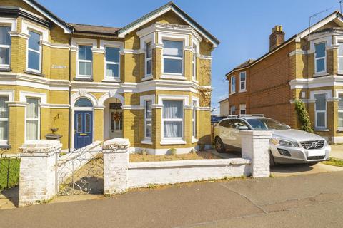undefined, IDEAL FAMILY HOME * SHANKLIN