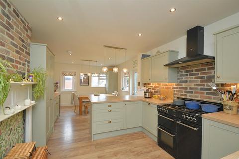 undefined, IDEAL FAMILY HOME * SHANKLIN