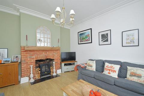 undefined, IDEAL FAMILY HOME * SHANKLIN