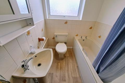 2 bedroom semi-detached house to rent, Newlands, Ashford