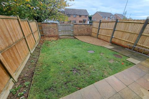 2 bedroom semi-detached house to rent, Newlands, Ashford