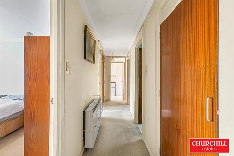 2 bedroom flat for sale, Selworthy Close, Wanstead