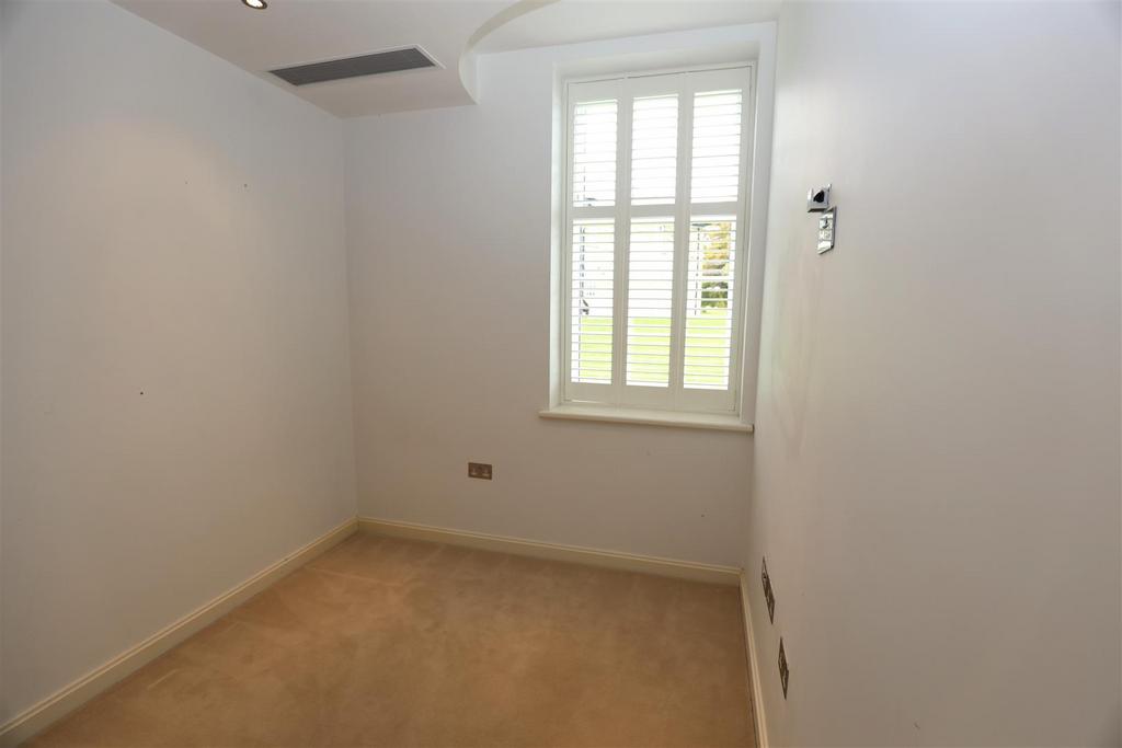 Bedroom 3 .JPG