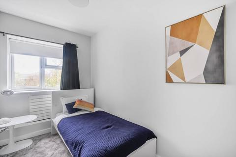 3 bedroom flat to rent, Avenue Road, St John's Wood, London, NW8