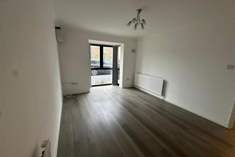 undefined, Albion Road, Hounslow TW3