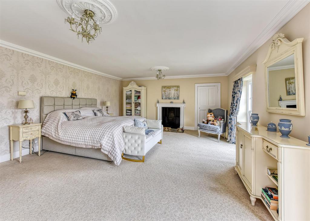 The Dower House-bed1b.jpg