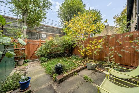 undefined, Wivenhoe Close, London