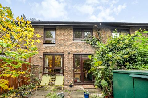 undefined, Wivenhoe Close, London