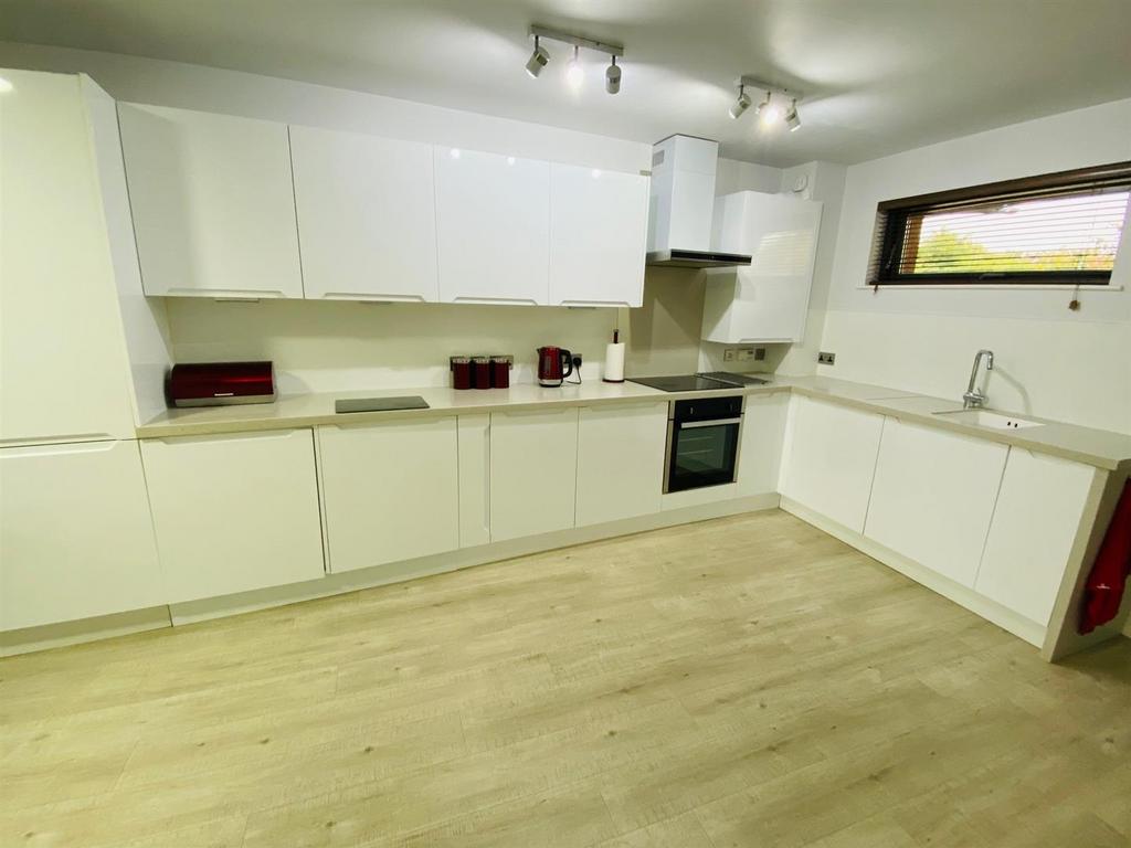 Kitchen area.jpg