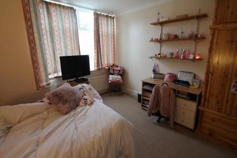 5 bedroom house to rent, Newport View, Leeds