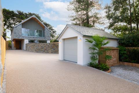 4 bedroom detached house for sale, Forlaze Road, PL27