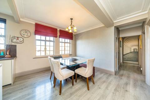 3 bedroom flat to rent, Finchley Road, London NW3