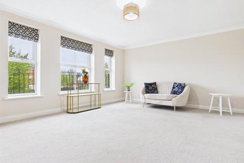5 bedroom end of terrace house to rent, Bowater Gardens, Sunbury-On-Thames