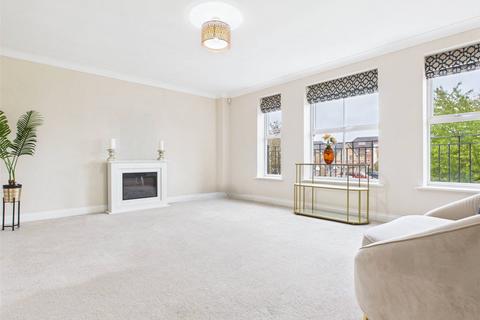5 bedroom end of terrace house to rent, Bowater Gardens, Sunbury-On-Thames