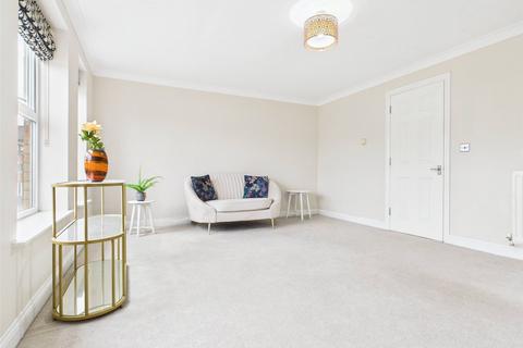 5 bedroom end of terrace house to rent, Bowater Gardens, Sunbury-On-Thames