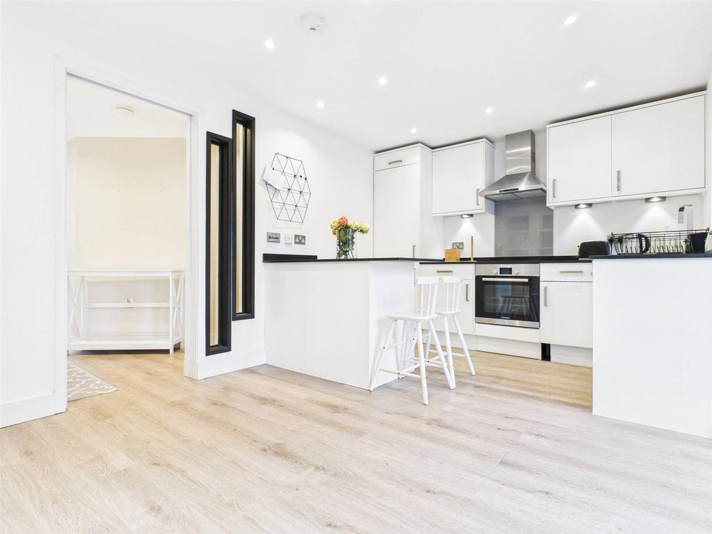 House in Sunbury-On-Thames - View 4