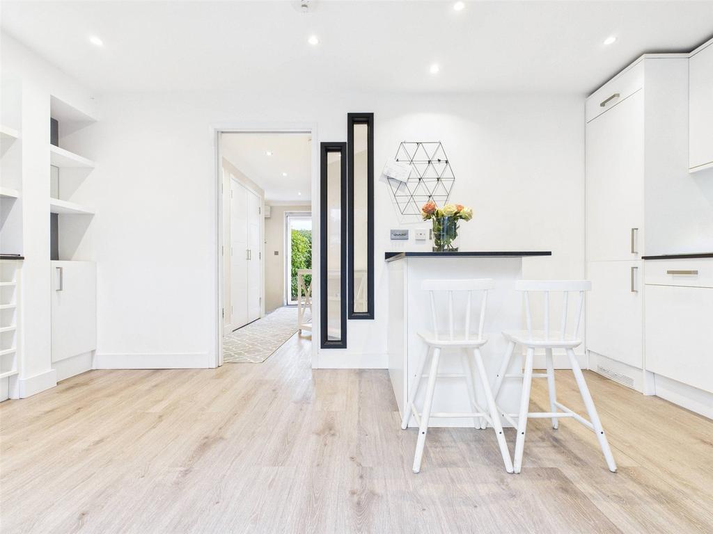 House in Sunbury-On-Thames - View 5