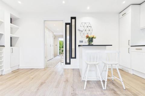 5 bedroom end of terrace house to rent, Bowater Gardens, Sunbury-On-Thames
