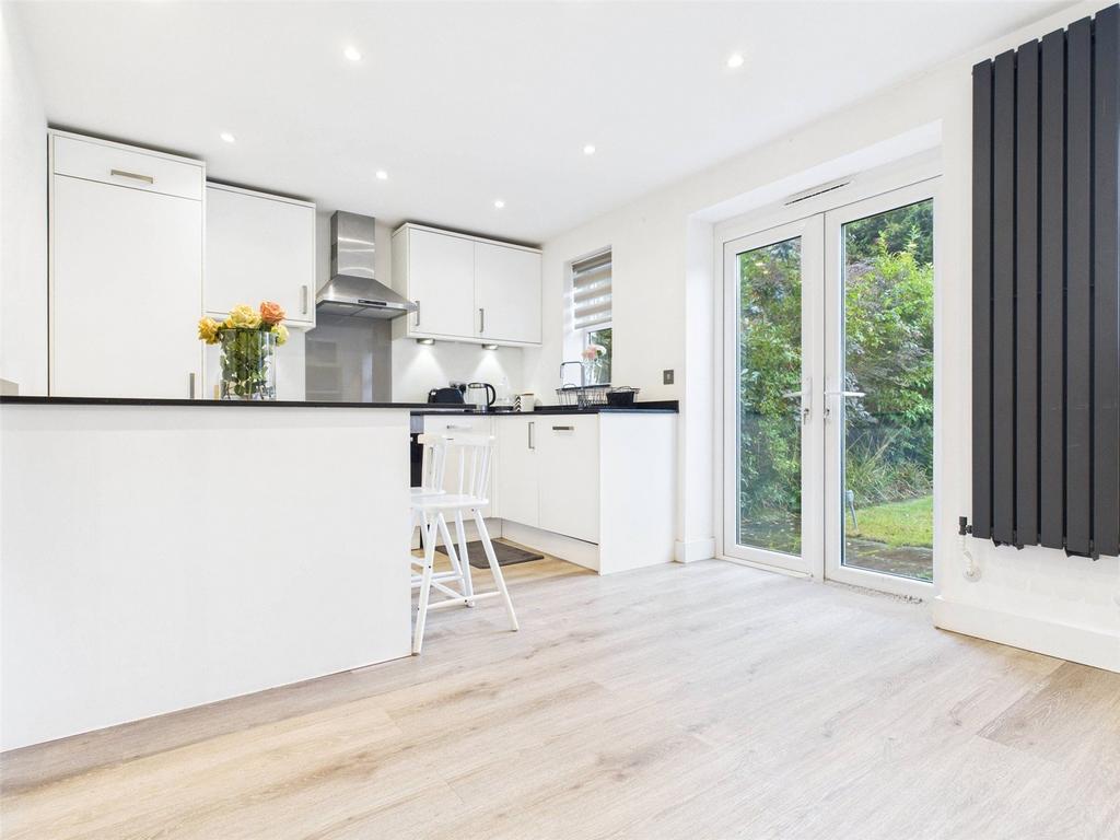 House in Sunbury-On-Thames - More