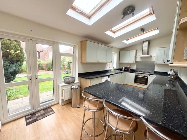 Kitchen (2).jpg