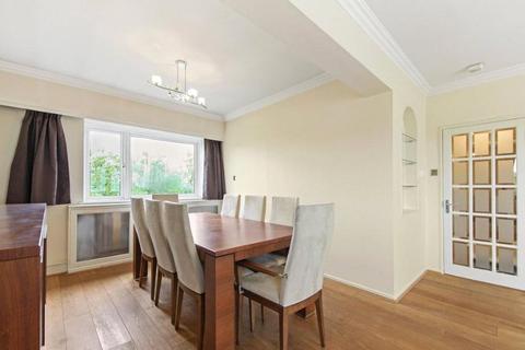 3 bedroom apartment to rent, Avenue Road, London NW8