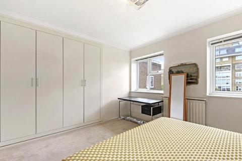 3 bedroom apartment to rent, Avenue Road, London NW8