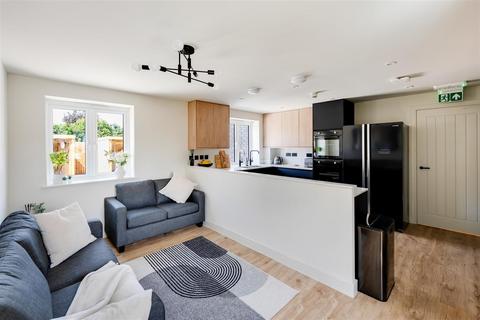5 bedroom flat to rent, Coniston Road, Bristol BS34