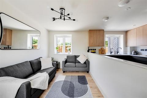 5 bedroom flat to rent, Coniston Road, Bristol BS34