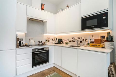 2 bedroom flat to rent, Craven Hill Gardens, London W2